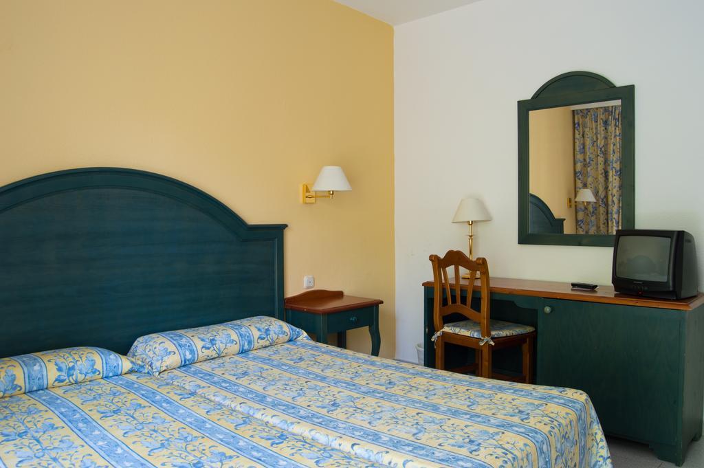 Es Pi 2 Hotel Playa Migjorn Room photo
